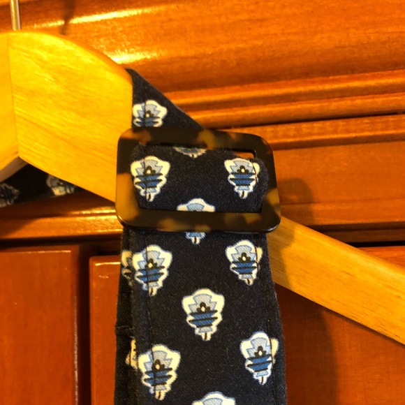 Vera Bradley Navy Purse With Small Blue Flowers - Picture 6 of 7